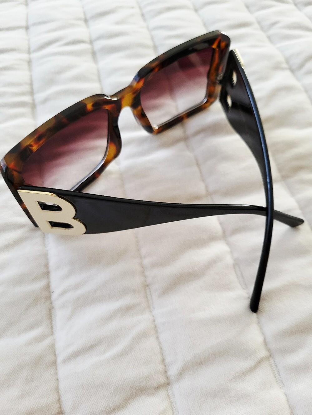 Burberry Frith Oversized Tortoiseshell & Black Square Sunglasses With B Accent - Picture 9 of 15